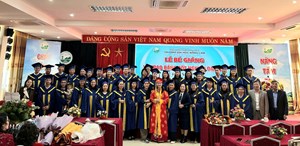 Lễ bế giảng và trao bằng tốt nghiệp đại học hệ vừa làm vừa học